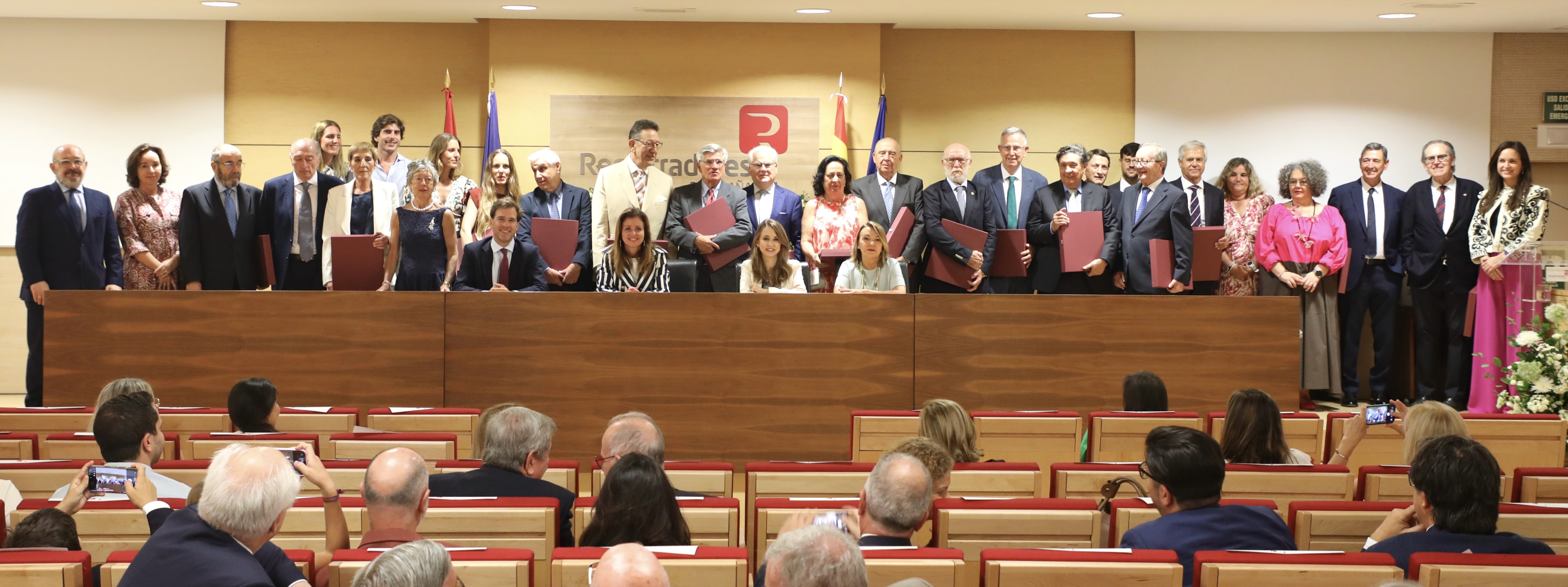 EL COLEGIO DE REGISTRADORES RINDE HOMENAJE A LOS REGISTRADORES JUBILADOS EN 2025