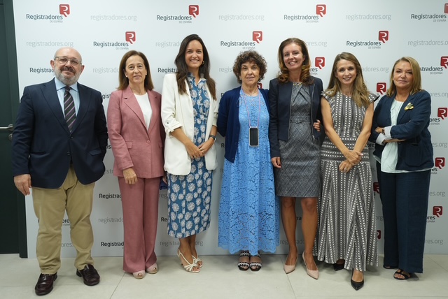 La decana subraya el papel de los registradores en la protección y seguridad jurídica de los derechos de las personas mayores